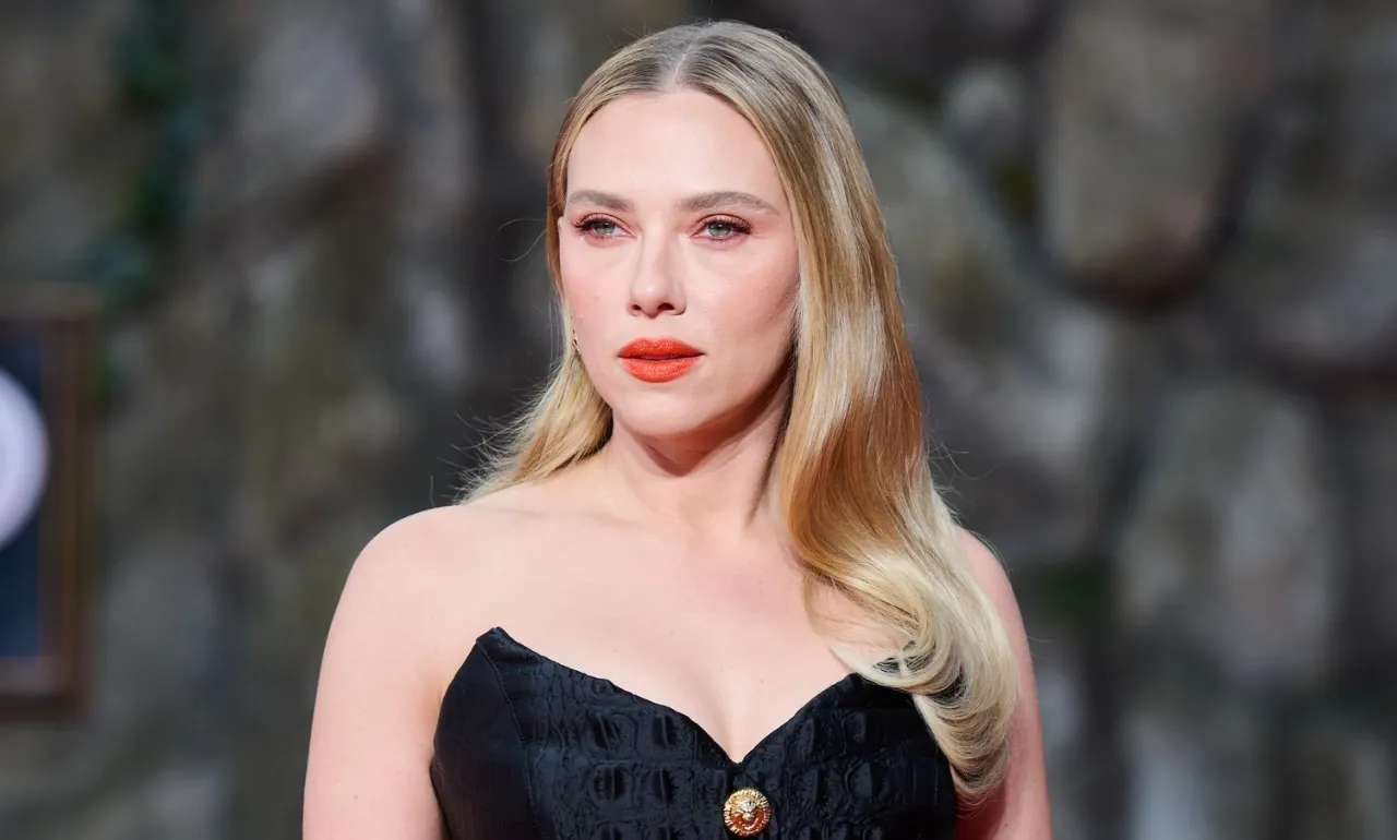 Scarlett-Johansson-se-convierte-en-la-actriz-mas-taquillera-de-la-historia